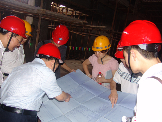 公司与学校基建处进行仙林工科实验大楼建设对接