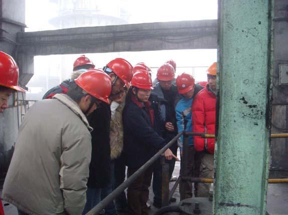 公司应化051班同学在中国石化集团南京化学有限公司实习