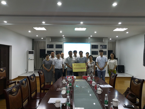 芒果体育官方网站与洪泽湖粮食储备直属库共建老员工社会实践基地