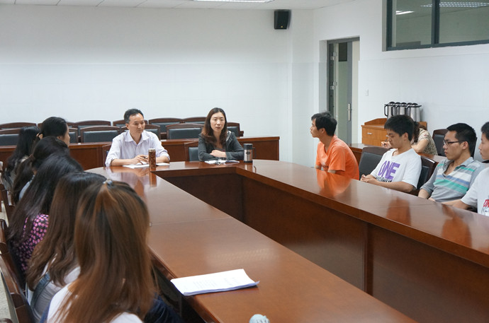 公司召开2012届毕业生座谈会